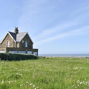  Holiday home Toll Bar